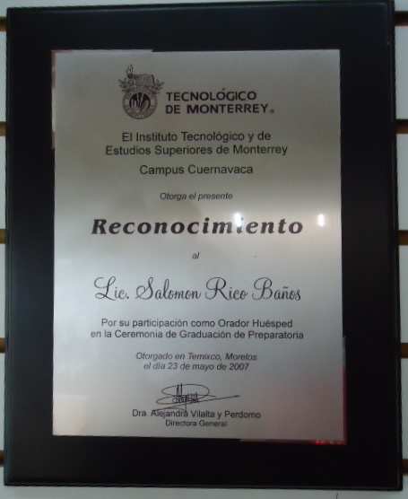 PLacas grabdas, reconocimientos, diplomas